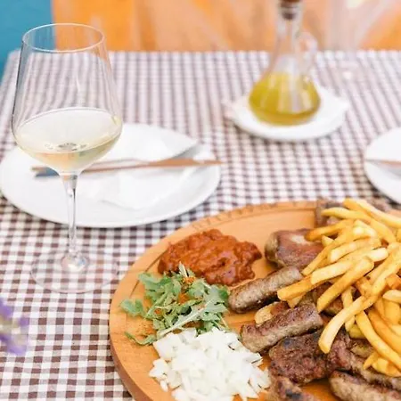 게스트하우스 Traveling Actor Skadarlija 베오그라드