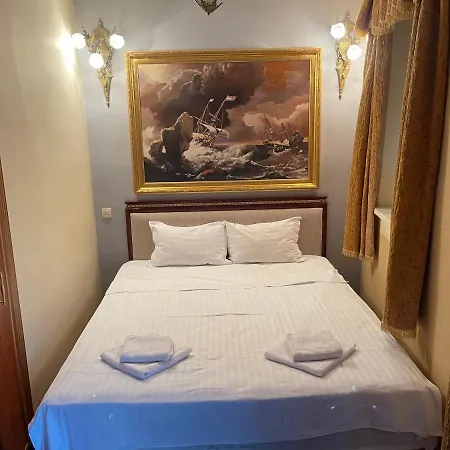 Traveling Actor Skadarlija 게스트하우스 4*