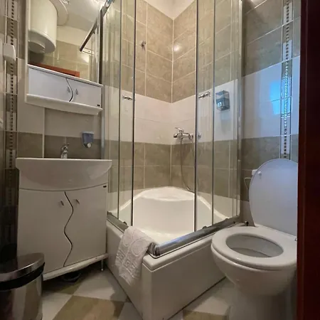 게스트하우스 Traveling Actor Skadarlija 4*